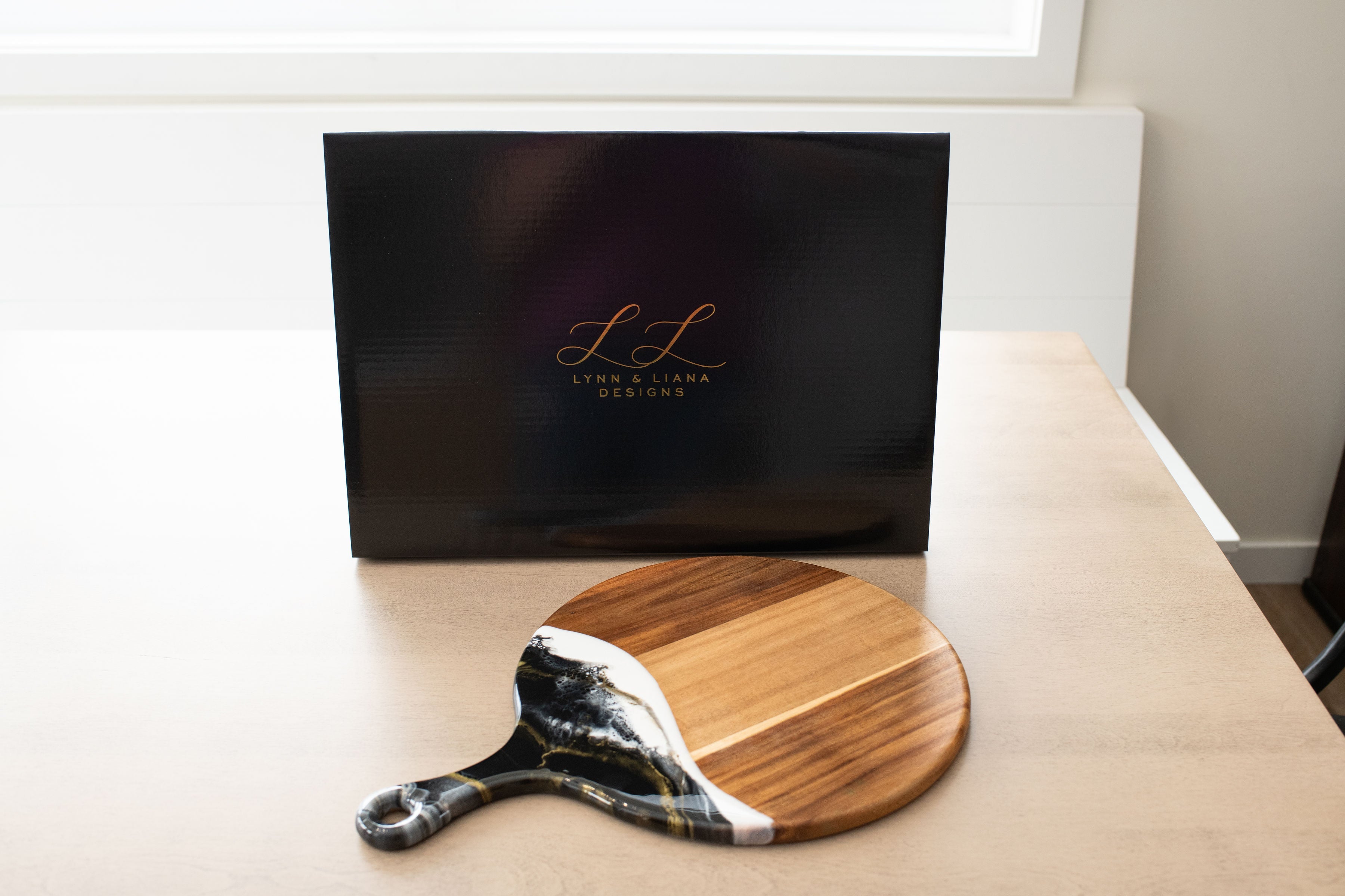 Round Cheese Paddle Acacia Boards