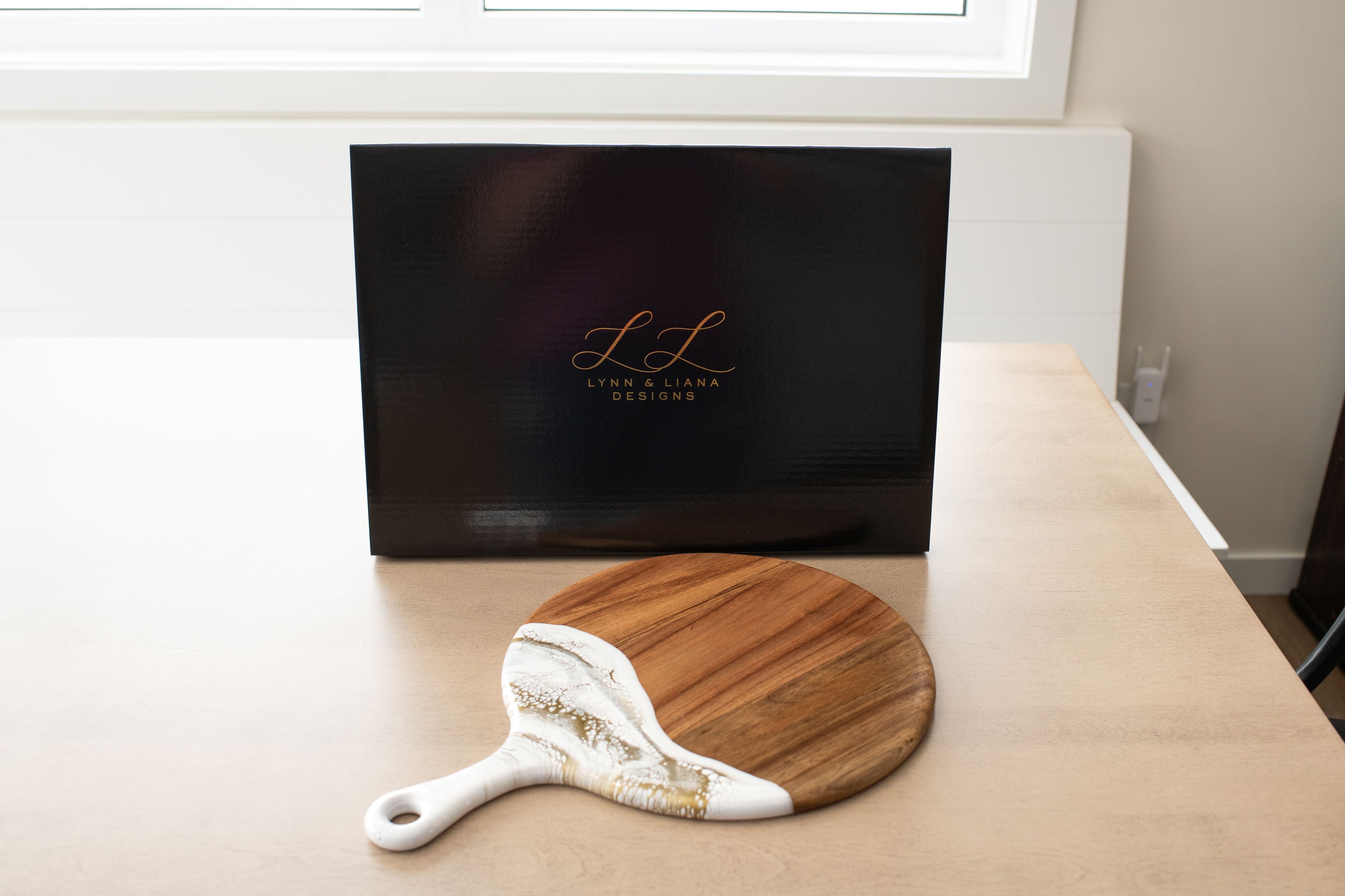 Round Cheese Paddle Acacia Boards
